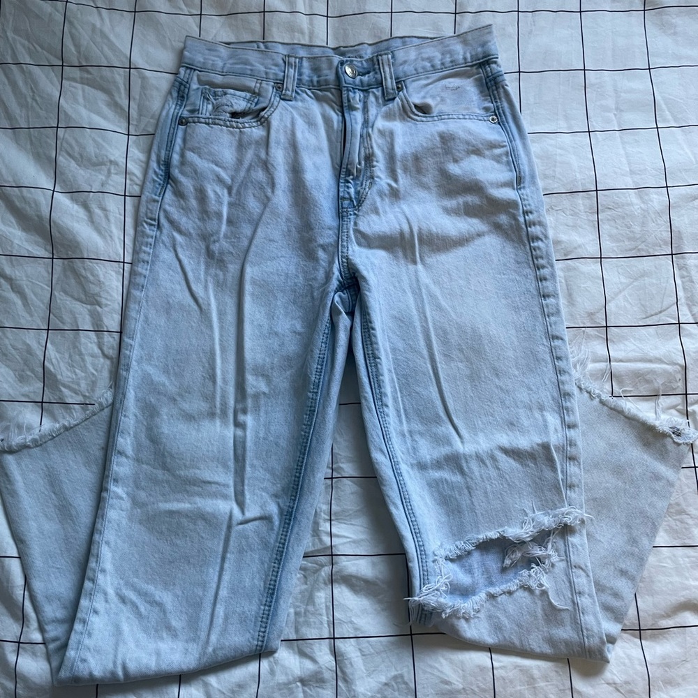 American eagle light wash ripped mom jeans